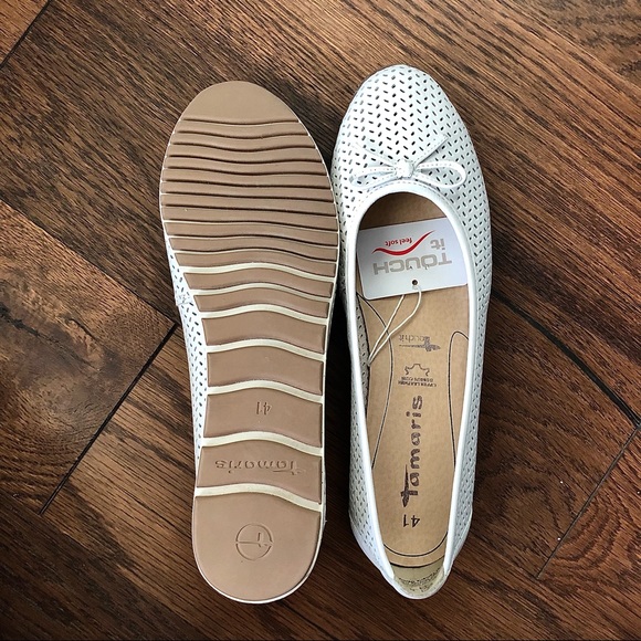 Tamaris White Flats with Touch It Technology in Size 9.5 - Picture 8 of 11